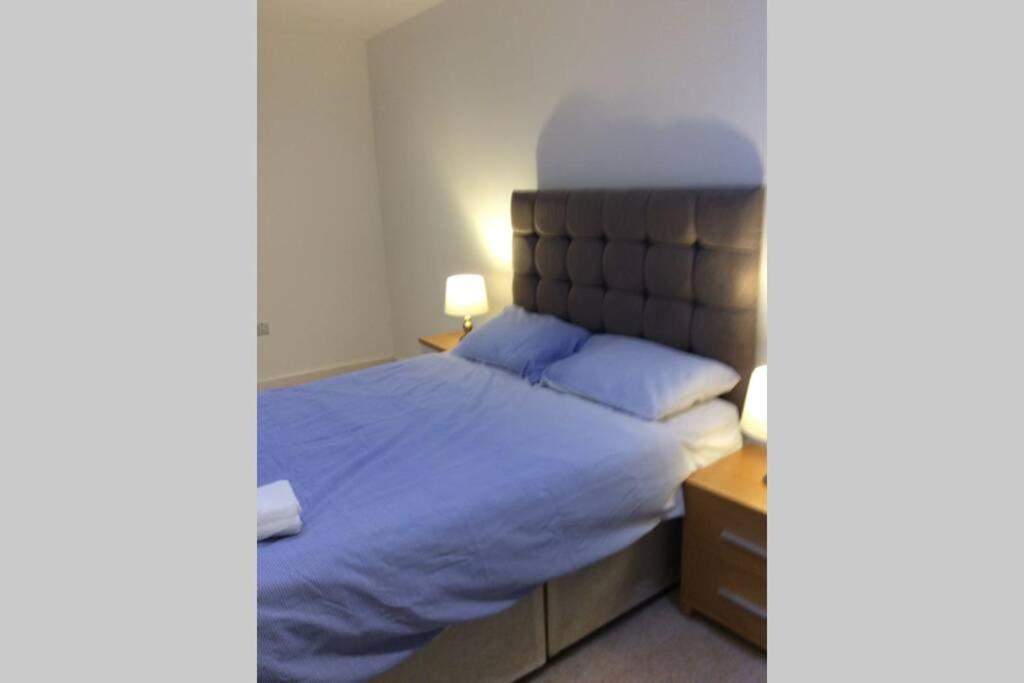 Max'Em Lexington Luxury Apartment Slough Bagian luar foto