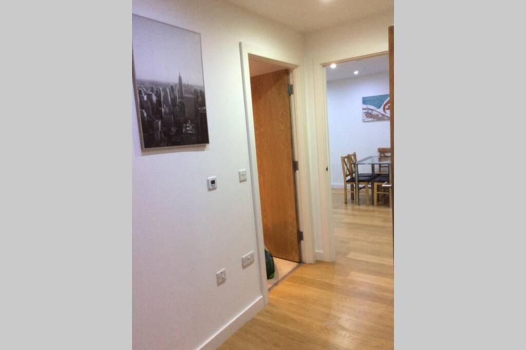 Max'Em Lexington Luxury Apartment Slough Bagian luar foto